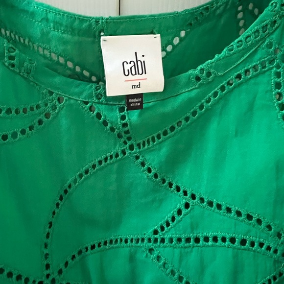 Beautiful green top! - Picture 2 of 5